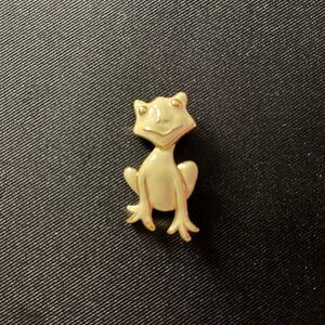 Vintage Monet frog brooch